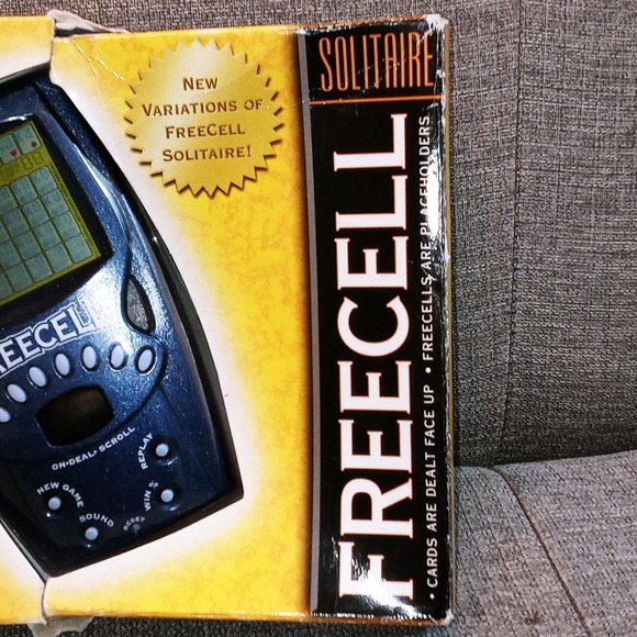 Vintage Radica FreeCell Solitaire Big Screen Blue Electronic Handheld Game NOS - Picture 6 of 6